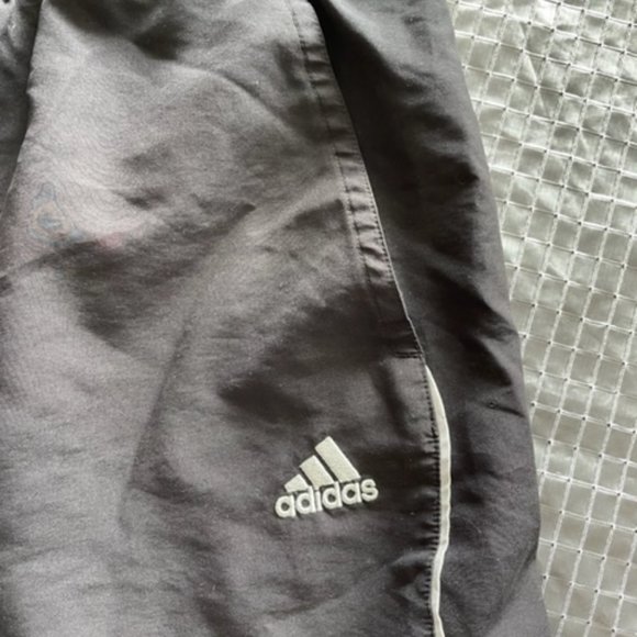 ADIDAS BASKETBALL SHORTS SIZE L - Picture 3 of 5